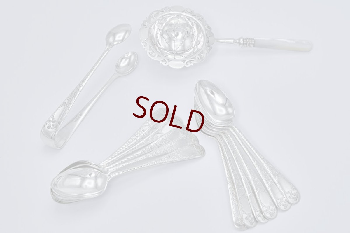 画像5: アンティークシルバー、アンティーク銀器、1898年 シルバープレート製 白蝶貝ティーストレイナー＆シュガートング付き アフタヌーンティーセット (5)