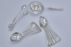画像5: アンティークシルバー、アンティーク銀器、1898年 シルバープレート製 白蝶貝ティーストレイナー＆シュガートング付き アフタヌーンティーセット (5)