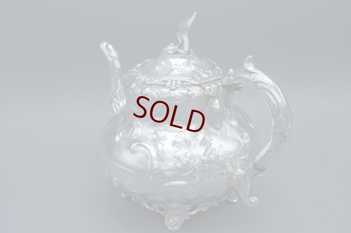 画像4: アンティークシルバー、アンティーク銀器　シルバープレート製　ヴィクトリア時代後期　ハンドチェイシング　ルイスタイル　ティー3点セット (4)