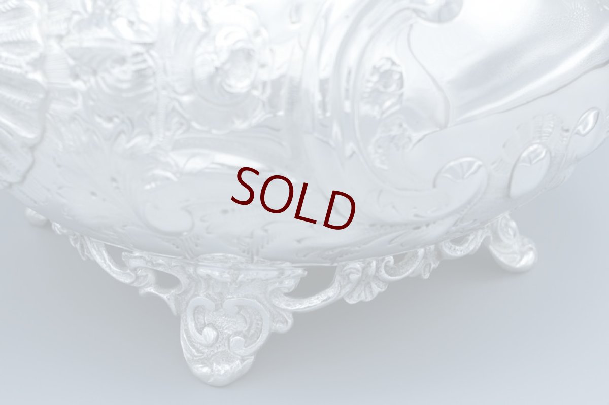 画像8: アンティークシルバー、アンティーク銀器　シルバープレート製　ヴィクトリア時代後期　ハンドチェイシング　ルイスタイル　ティー3点セット (8)