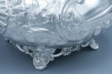 画像8: アンティークシルバー、アンティーク銀器　シルバープレート製　ヴィクトリア時代後期　ハンドチェイシング　ルイスタイル　ティー3点セット (8)