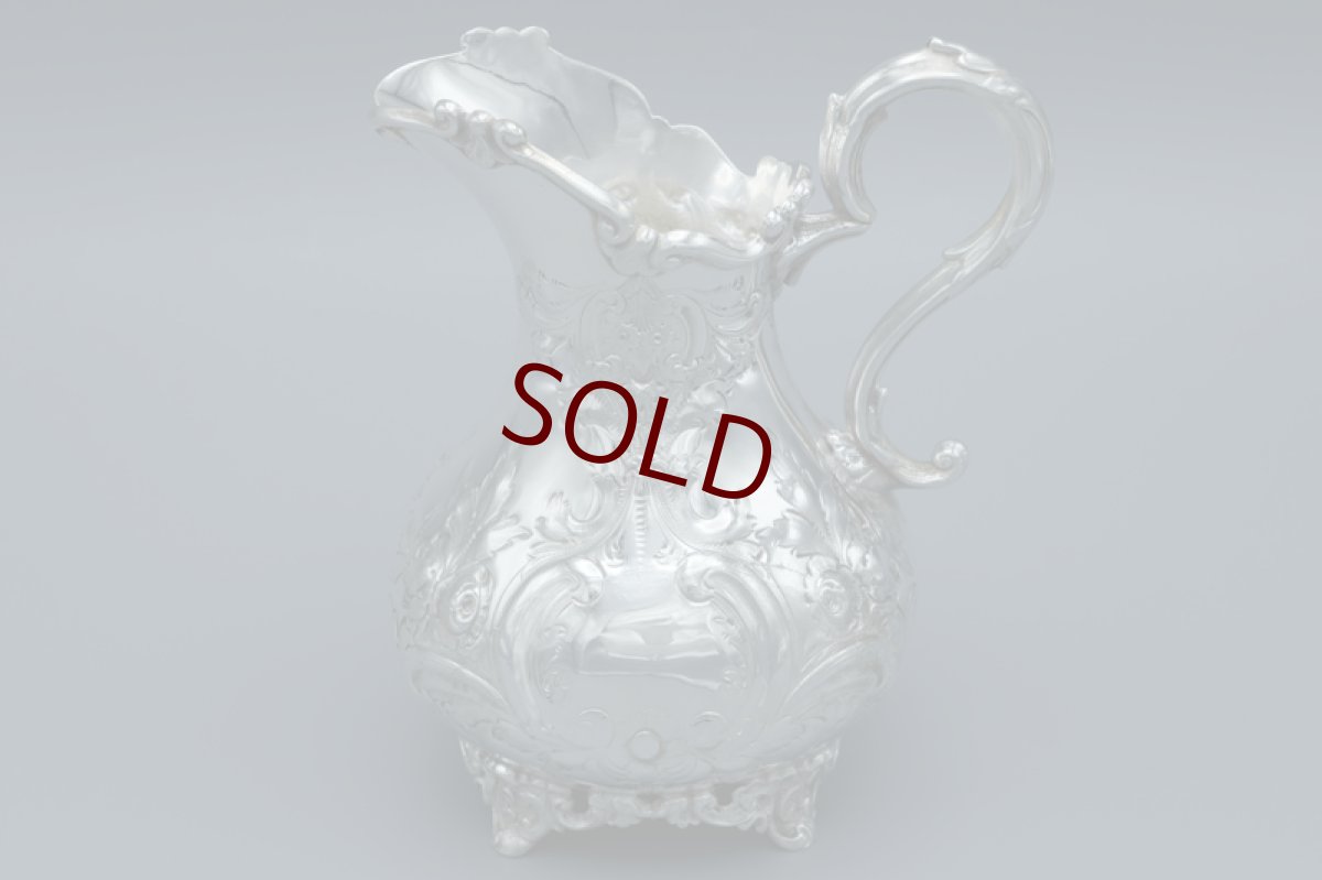 画像12: アンティークシルバー、アンティーク銀器　シルバープレート製　ヴィクトリア時代後期　ハンドチェイシング　ルイスタイル　ティー3点セット (12)