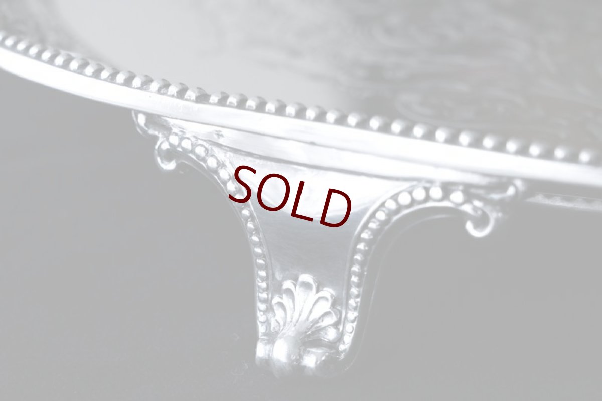 画像7: アンティークシルバー、アンティーク銀器 純銀製(925) 1907年 Walker & Hall ハンドカット透かし細工ボーダー、お花、葉模様、スクロールの手彫り彫刻 サルヴァ36cm (7)