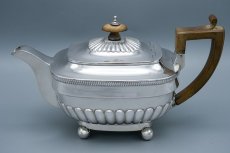 画像2: アンティークシルバー、アンティーク銀器、純銀製(925)ジョージ3世 1808年　ハーフフリューテッドティーポット (2)