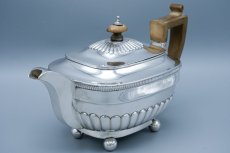 画像3: アンティークシルバー、アンティーク銀器、純銀製(925)ジョージ3世 1808年　ハーフフリューテッドティーポット (3)