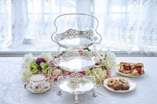 画像1: アンティークシルバー、アンティーク銀器、シルバープレート製 優美な透かし細工プレート 三段 アフタヌーンティー ケーキスタンド (1)