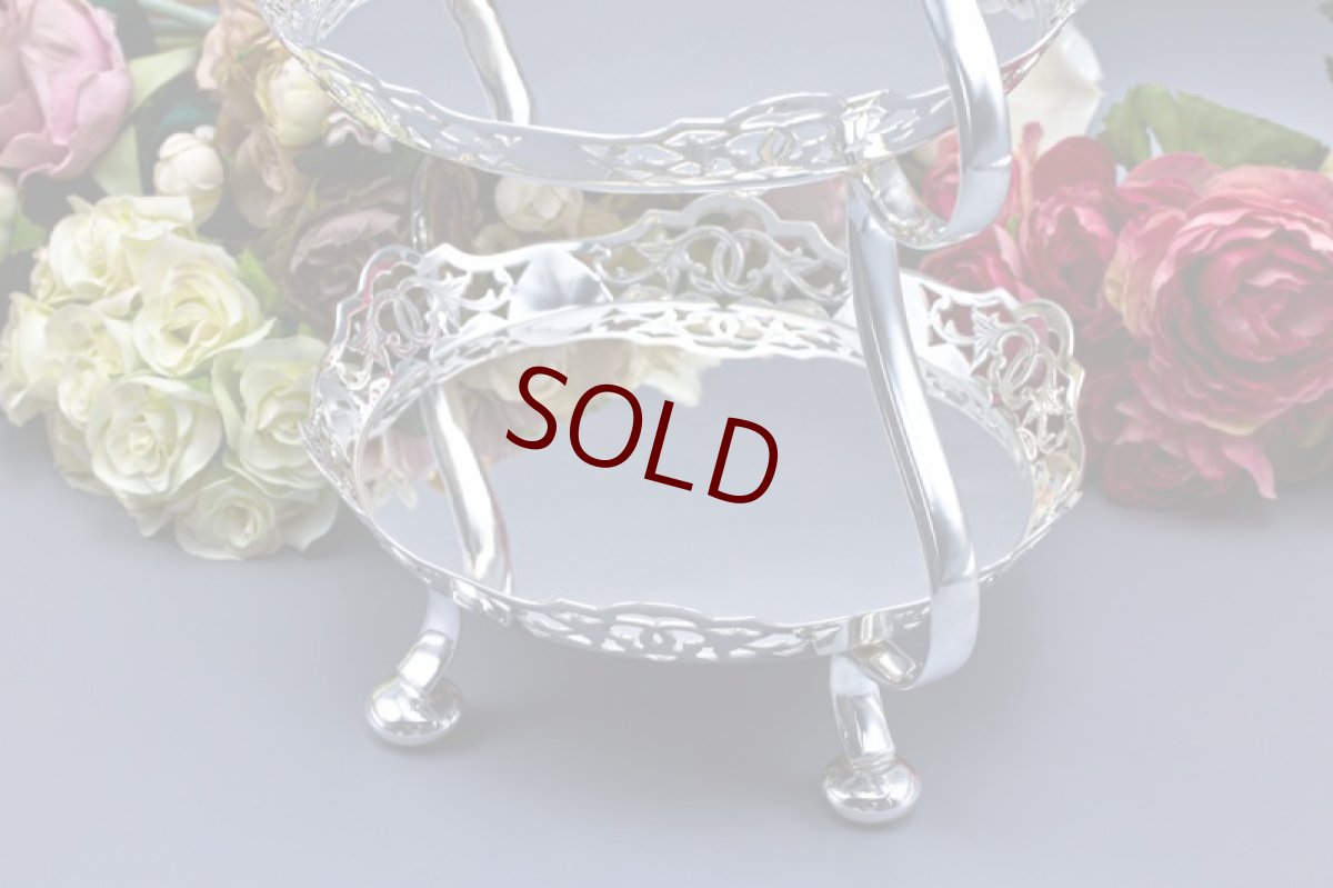 画像5: アンティークシルバー、アンティーク銀器、シルバープレート製 優美な透かし細工プレート 三段 アフタヌーンティー ケーキスタンド (5)