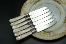 画像8: アンティークシルバー、アンティーク銀器、 純銀製(925) 特級 1901年 ロココスタイル美しいスクロール装飾 白蝶貝ハンドル デザートカトラリー 12組セット (8)