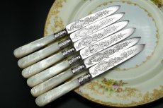 画像7: アンティークシルバー、アンティーク銀器、 純銀製(925) 特級 1901年 ロココスタイル美しいスクロール装飾 白蝶貝ハンドル デザートカトラリー 12組セット (7)