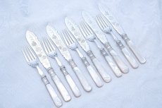 画像7: アンティークシルバー、アンティーク銀器、シルバープレート 1902年　白蝶貝ハンドル　純銀かけ直し済み　フィッシュカトラリー１組セット (7)