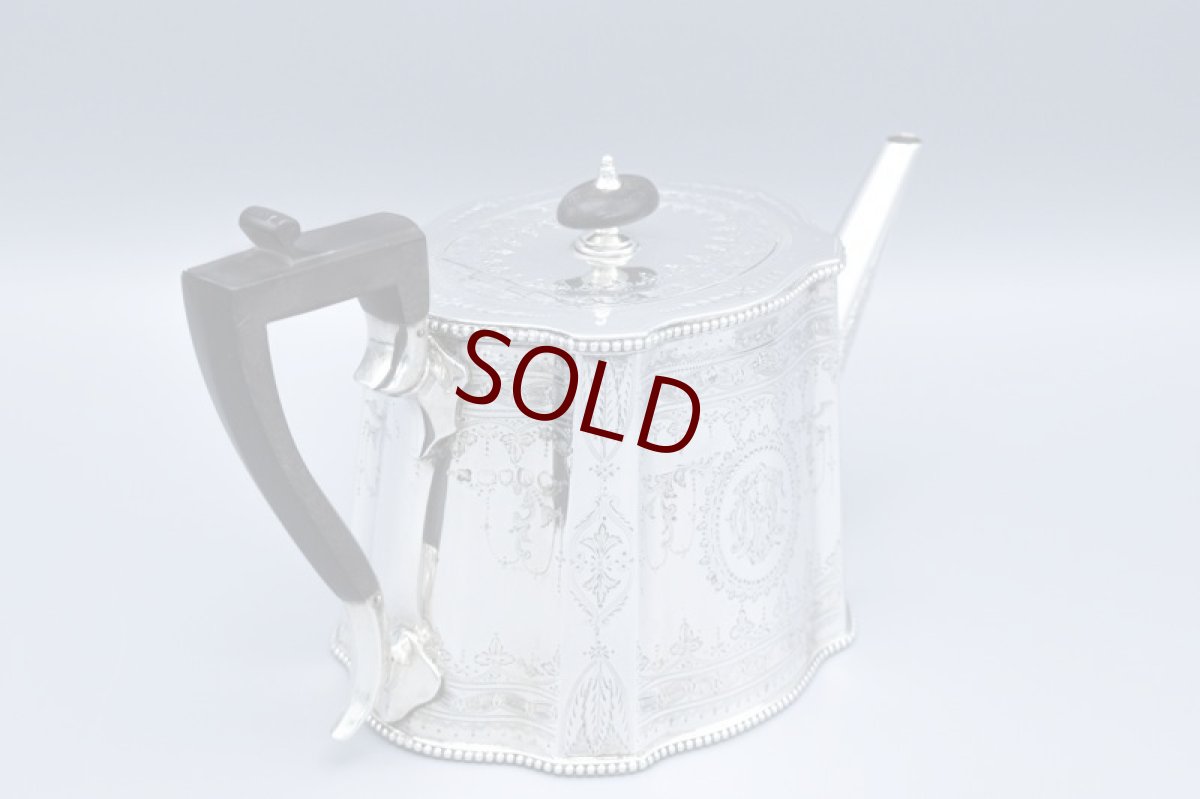 画像5: アンティークシルバー、アンティーク銀器、純銀製(925) 1885年 変わりカンシェイプ エレガントな葉模様 ガーランド ティーポット (5)