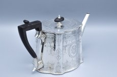 画像5: アンティークシルバー、アンティーク銀器、純銀製(925) 1885年 変わりカンシェイプ エレガントな葉模様 ガーランド ティーポット (5)