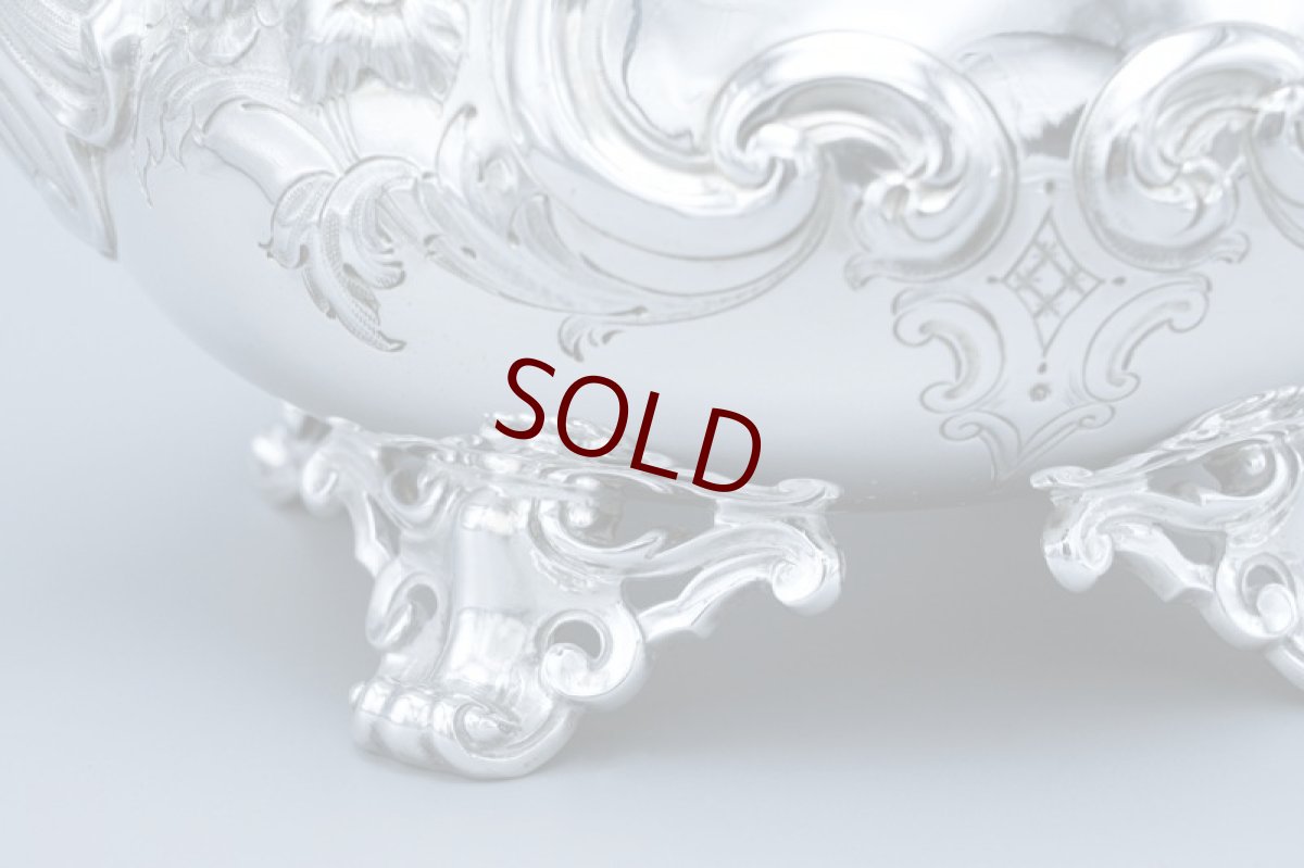 画像10: アンティークシルバー、アンティーク銀器、純銀製(925) 1865年 バーナード　ヴィクトリアンロココ お花の手彫り打ち出し彫刻　ティーポット (10)