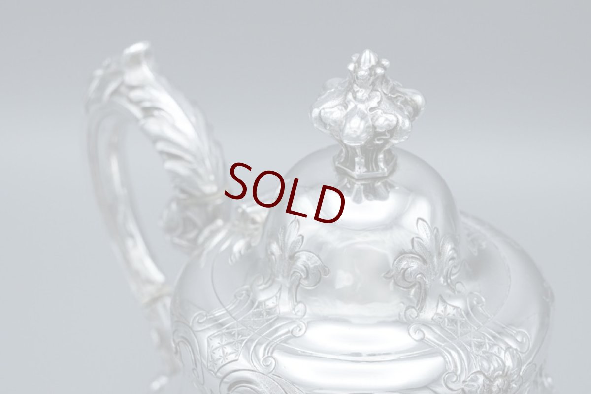 画像7: アンティークシルバー、アンティーク銀器、純銀製(925) 1865年 バーナード　ヴィクトリアンロココ お花の手彫り打ち出し彫刻　ティーポット (7)