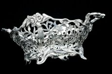 画像1: アンティークシルバー、アンティーク銀器、 純銀製(925)  1895年 お花と葉模様の透かし細工が見事なバスケット (1)