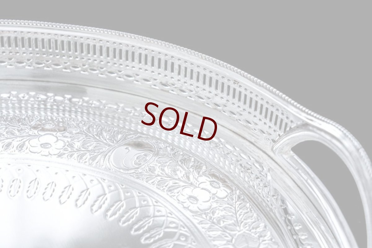 画像5: アンティークシルバー、アンティーク銀器、ヴィクトリア時代中期 手彫りエングレービング オーバル ギャラリートレイ (5)