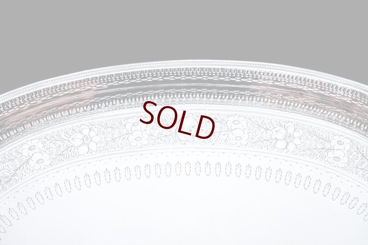 画像8: アンティークシルバー、アンティーク銀器、ヴィクトリア時代中期 手彫りエングレービング オーバル ギャラリートレイ (8)