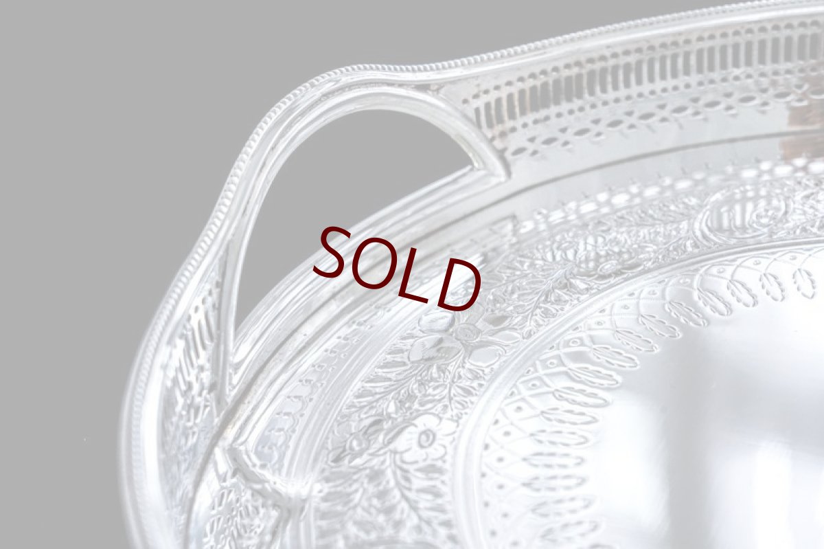 画像7: アンティークシルバー、アンティーク銀器、ヴィクトリア時代中期 手彫りエングレービング オーバル ギャラリートレイ (7)