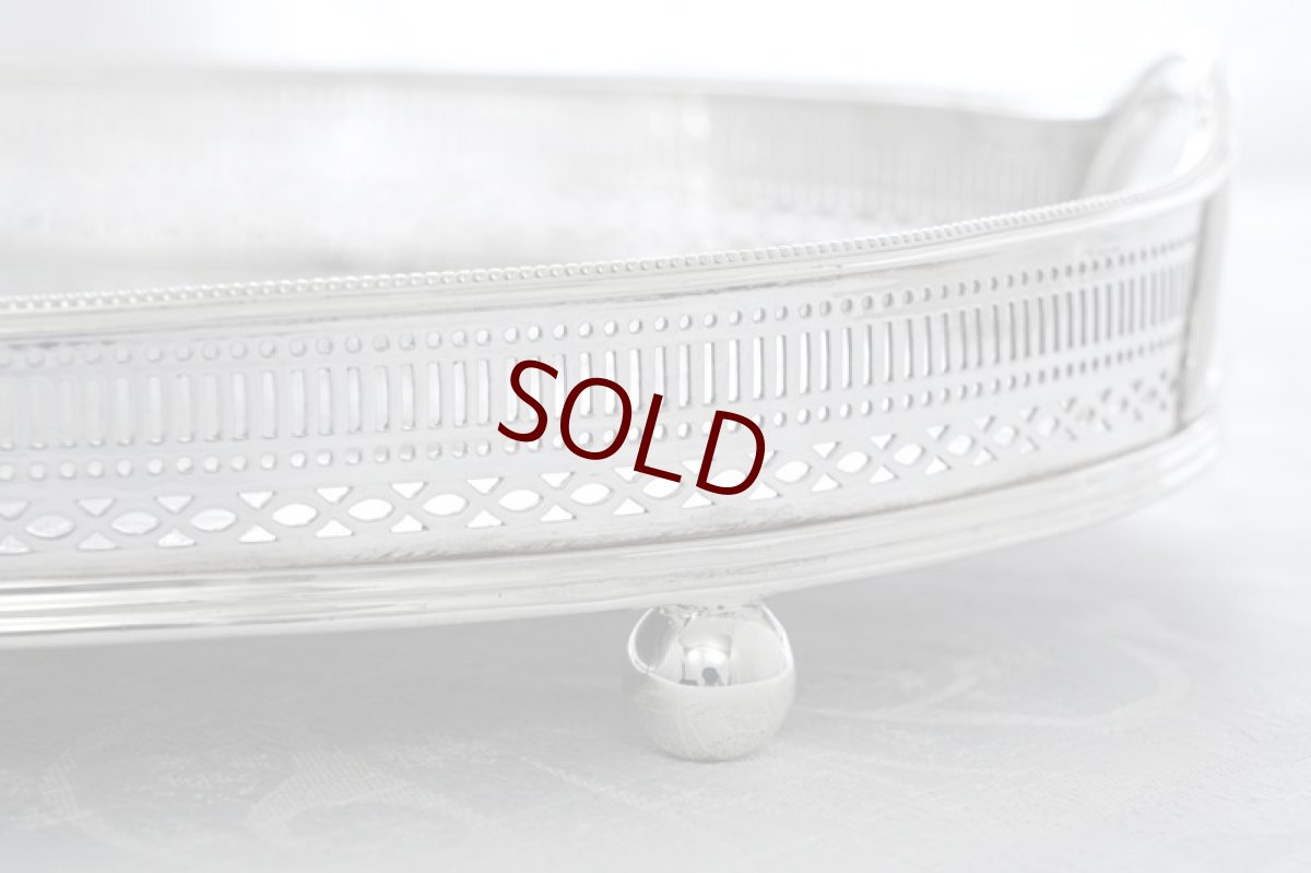 画像9: アンティークシルバー、アンティーク銀器、ヴィクトリア時代中期 手彫りエングレービング オーバル ギャラリートレイ (9)