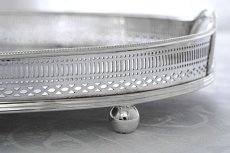 画像9: アンティークシルバー、アンティーク銀器、ヴィクトリア時代中期 手彫りエングレービング オーバル ギャラリートレイ (9)