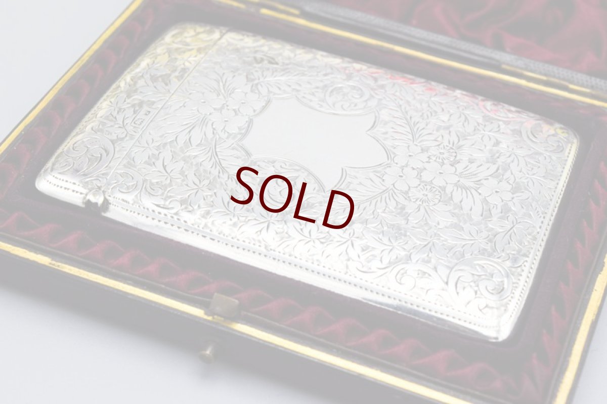 画像10: アンティークシルバー、アンティーク銀器 純銀製（925）1904年　お花、葉模様、スクロールの手彫りエングレービング彫刻　カードケース (10)