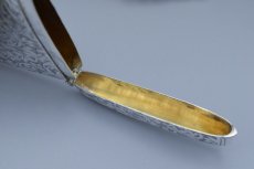 画像8: アンティークシルバー、アンティーク銀器 純銀製（925）1904年　お花、葉模様、スクロールの手彫りエングレービング彫刻　カードケース (8)