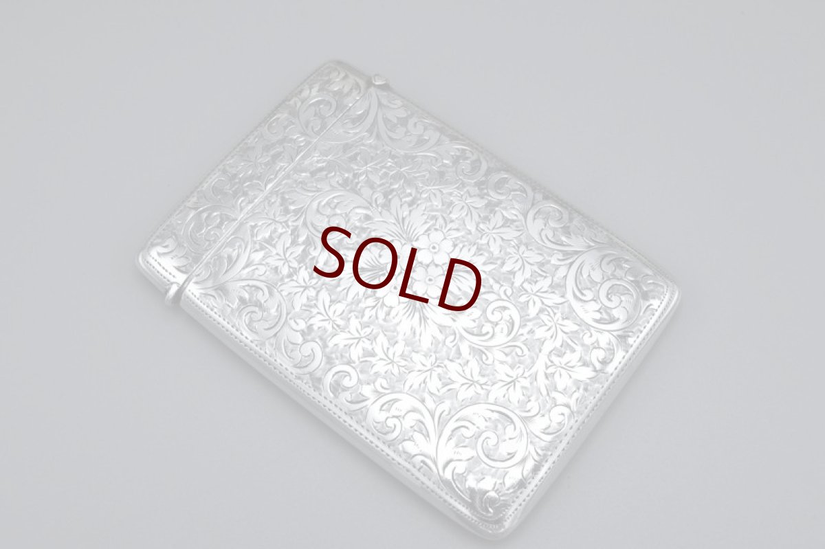 画像4: アンティークシルバー、アンティーク銀器 純銀製（925）1904年　お花、葉模様、スクロールの手彫りエングレービング彫刻　カードケース (4)