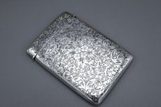 画像4: アンティークシルバー、アンティーク銀器 純銀製（925）1904年　お花、葉模様、スクロールの手彫りエングレービング彫刻　カードケース (4)