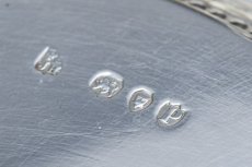 画像7: アンティークシルバー、アンティーク銀器、純銀製(925)1890年ガドルーンと貝の縁取り、見事な手彫りエングレービング彫刻サルヴァ23cm (7)