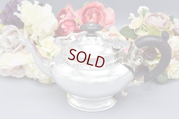 画像2: アンティークシルバー、アンティーク銀器、純銀製(925) 1909年 縁取りがエレガントな透かし細工のシンプル バチェラーサイズ ティーポット