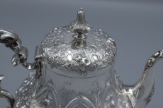 画像9: アンティークシルバー、アンティーク銀器、純銀製（925）1861年 特級 ロココスタイル 薔薇とお花の彫刻が華麗なティー＆コーヒー4点セット (9)