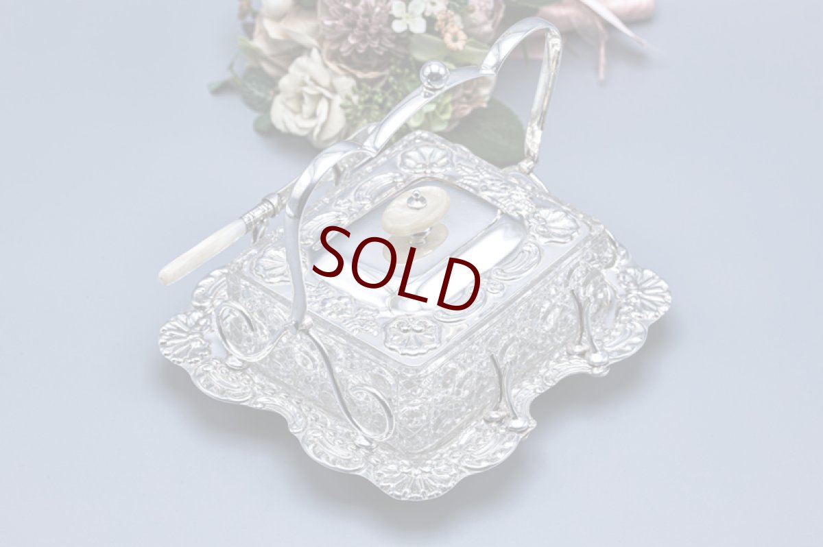 画像10: アンティークシルバー アンティーク銀器 シルバープレート製  ロココスタイル　蓋付きハンドカットクリスタルグラス　バターディッシュ (10)