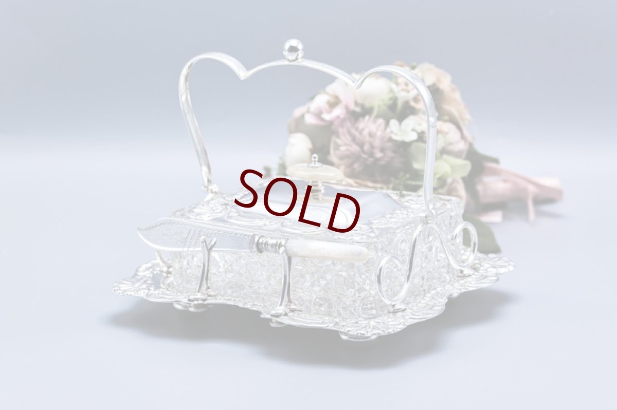 画像2: アンティークシルバー アンティーク銀器 シルバープレート製  ロココスタイル　蓋付きハンドカットクリスタルグラス　バターディッシュ (2)