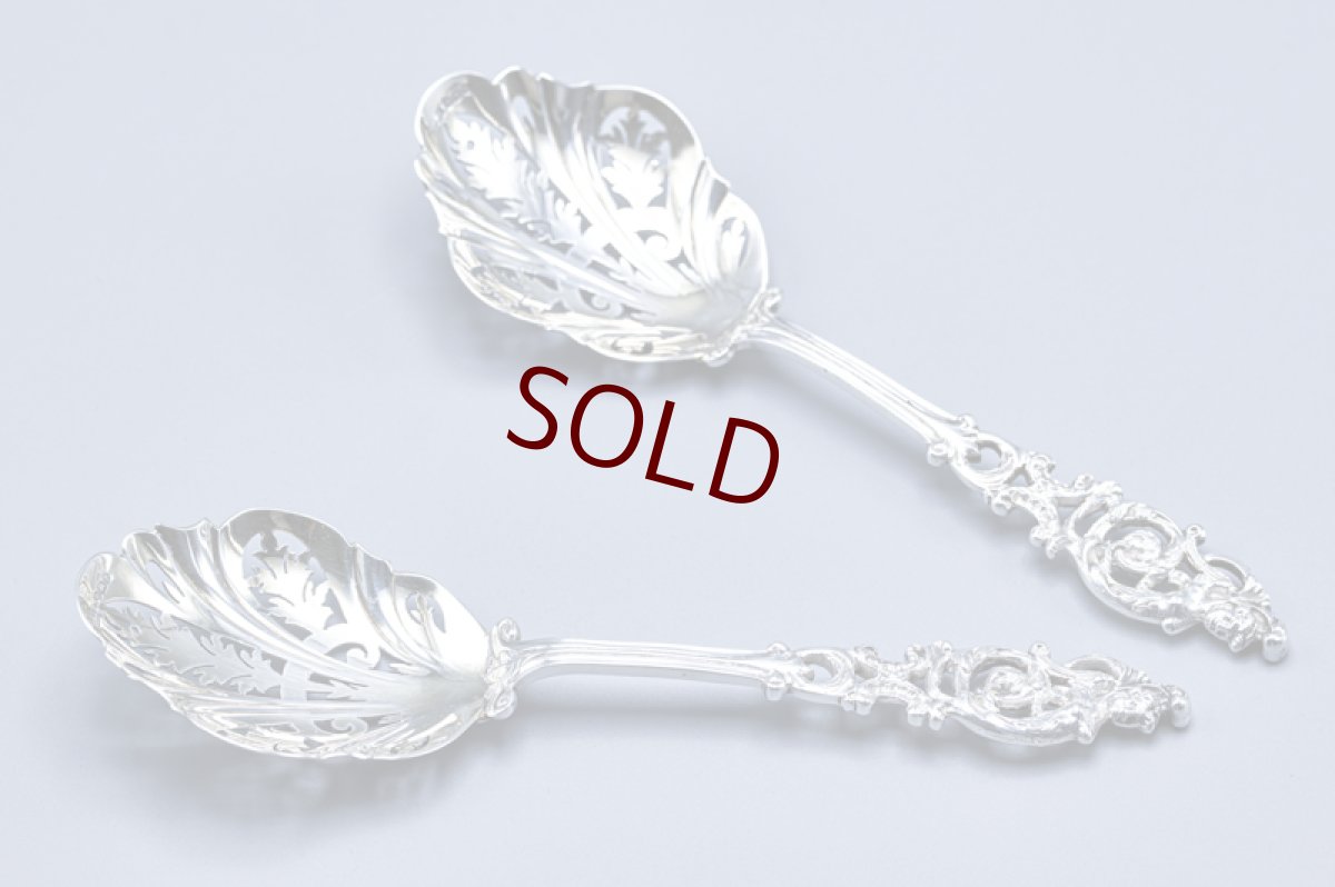 画像5: アンティークシルバー、アンティーク銀器、純銀製(925)1900年葉模様の透かし細工、ハンドルの装飾が美しいフルーツ/ベリースプーンセット　 (5)