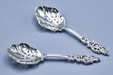 画像4: アンティークシルバー、アンティーク銀器、純銀製(925)1900年葉模様の透かし細工、ハンドルの装飾が美しいフルーツ/ベリースプーンセット　 (4)