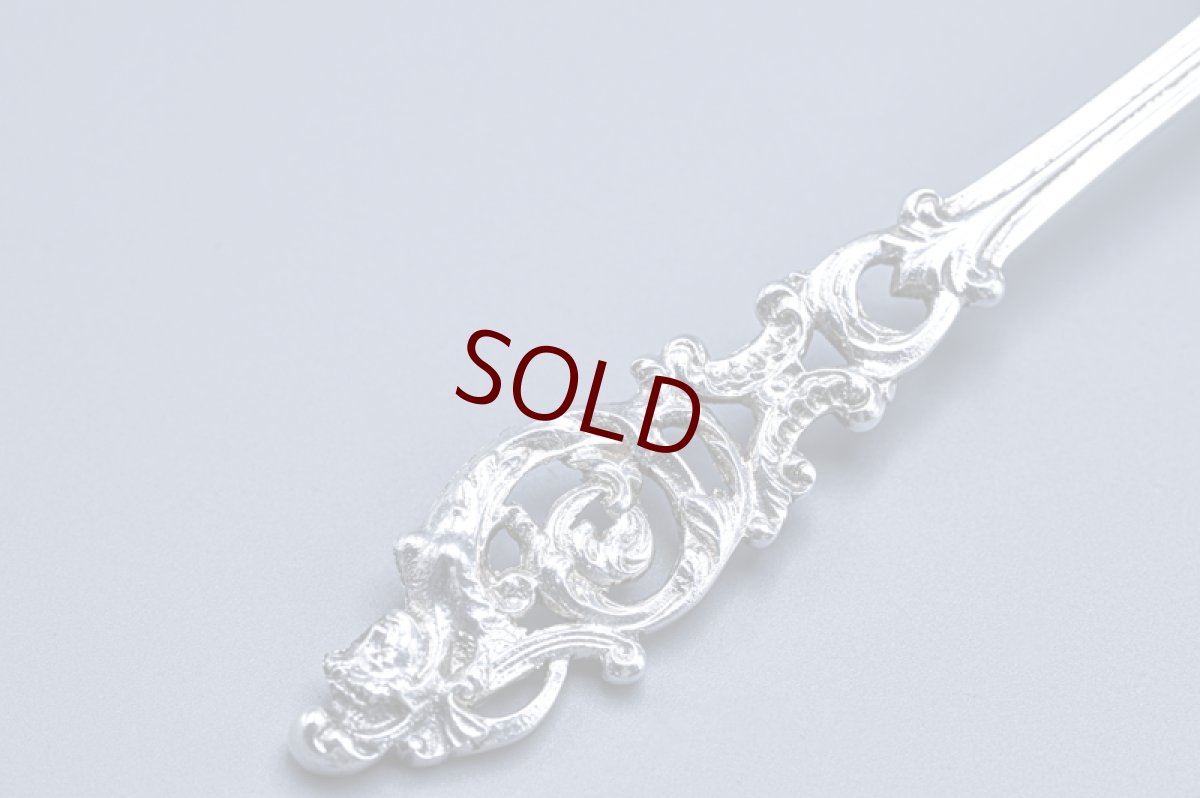 画像8: アンティークシルバー、アンティーク銀器、純銀製(925)1900年葉模様の透かし細工、ハンドルの装飾が美しいフルーツ/ベリースプーンセット　 (8)