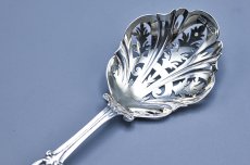 画像7: アンティークシルバー、アンティーク銀器、純銀製(925)1900年葉模様の透かし細工、ハンドルの装飾が美しいフルーツ/ベリースプーンセット　 (7)
