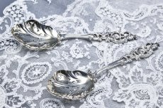 画像9: アンティークシルバー、アンティーク銀器、純銀製(925)1900年葉模様の透かし細工、ハンドルの装飾が美しいフルーツ/ベリースプーンセット　 (9)