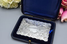 画像1: アンティークシルバー、アンティーク銀器 純銀製（925）1905年　薔薇、葉模様、スクロールの手彫りエングレービング彫刻　カードケース (1)