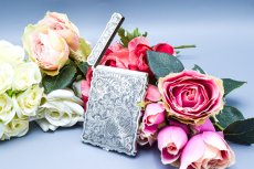 画像4: アンティークシルバー、アンティーク銀器 純銀製（925）1905年　薔薇、葉模様、スクロールの手彫りエングレービング彫刻　カードケース (4)