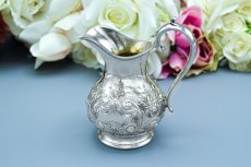 画像11: アンティークシルバー、アンティーク銀器、シルバープレート製 ロココ調　お花とスクロールの打ち出し彫刻　バチェラーサイズ　ティー3点セット (11)