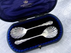 画像2: アンティークシルバー、アンティーク銀器  純銀製（925）1924年 ロココ調　貝のボウルジャムスプーン２本 セット  (2)