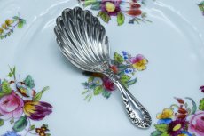 画像2: アンティークシルバー、アンティーク銀器、純銀製(925) 1913年　薔薇の装飾　ティーキャディースプーン (2)
