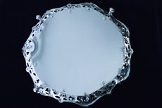 画像4: アンティークシルバー、アンティーク銀器、シルバープレート製 ヴィクトリアン　透かし細工ボーダー手彫り彫刻 36cm サルヴァ (4)