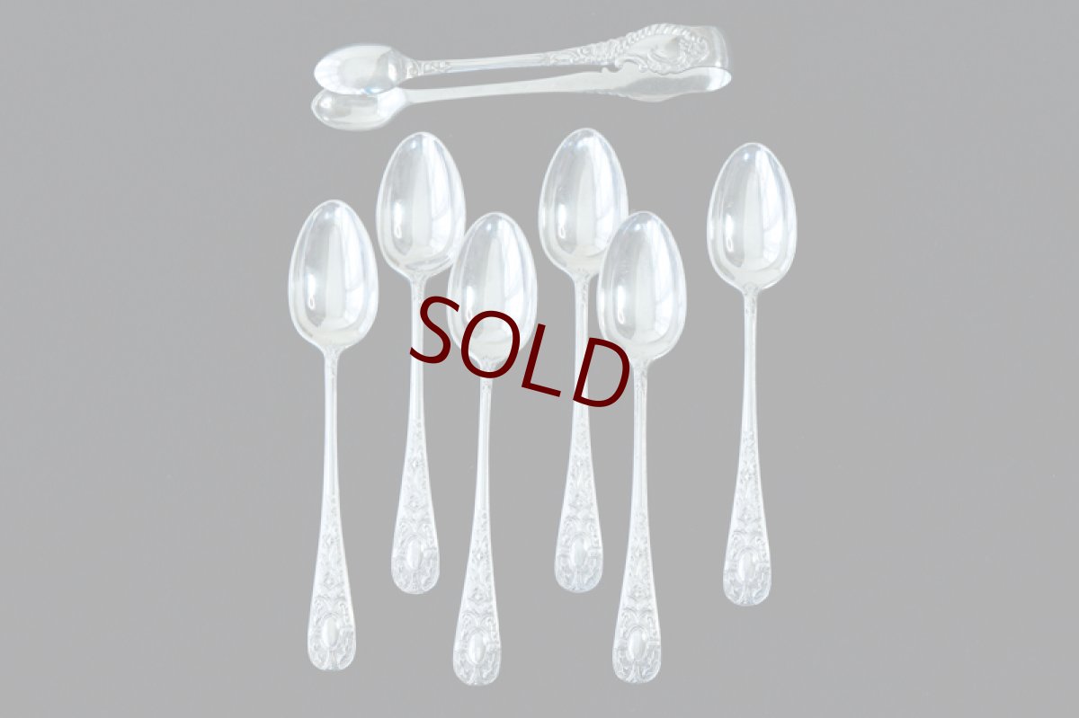 画像1: アンティークシルバー、アンティーク銀器、ヴィクトリア時代後期　シルバープレート製 ヴィクトリアンロココ調 ティースプーン＆トングセット (1)
