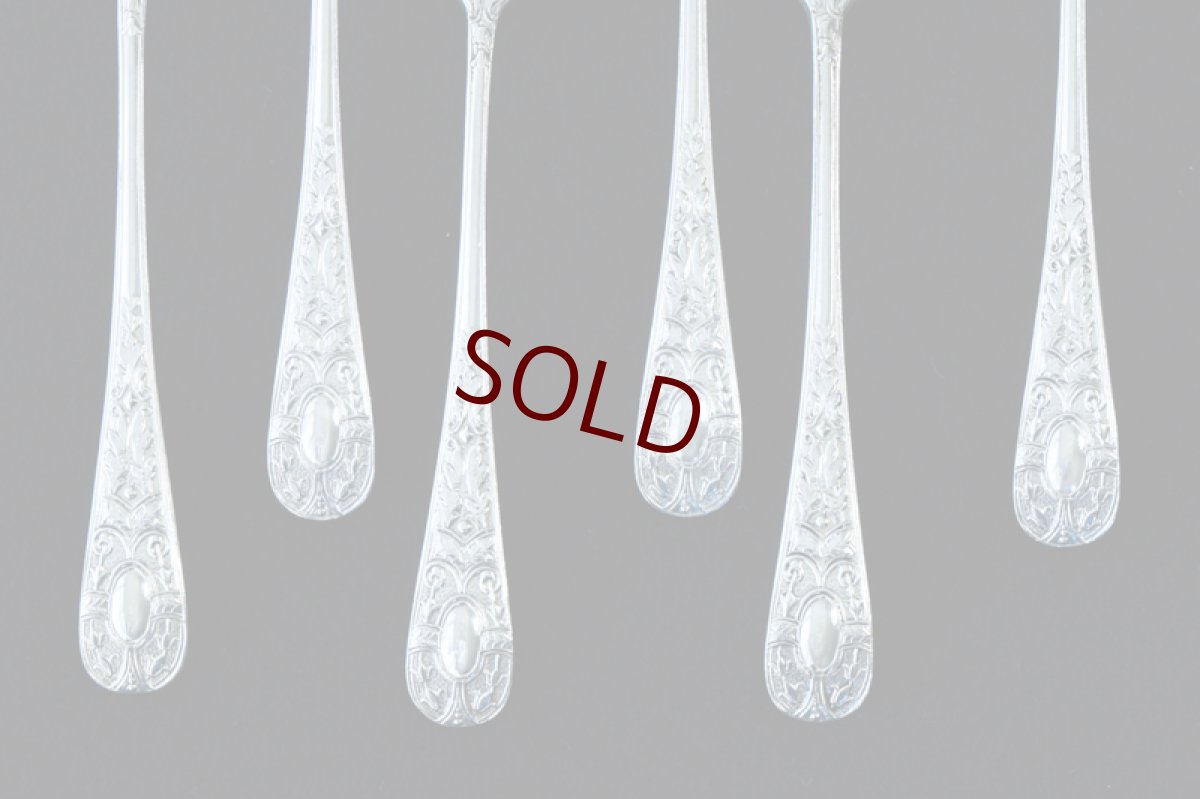 画像2: アンティークシルバー、アンティーク銀器、ヴィクトリア時代後期　シルバープレート製 ヴィクトリアンロココ調 ティースプーン＆トングセット (2)