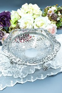 アンティークシルバー、アンティーク銀器　純銀製（925）1907年　特級　薔薇とお花の装飾 繊細なスクロール透かし細工が見事なフルーツ/ブレッドバスケット