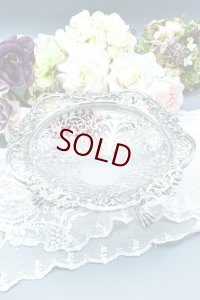 アンティークシルバー、アンティーク銀器　純銀製（925）1907年　特級　薔薇とお花の装飾 繊細なスクロール透かし細工が見事なフルーツ/ブレッドバスケット