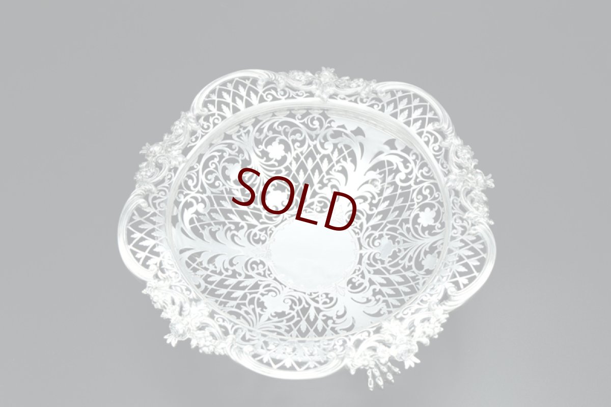 画像2: アンティークシルバー、アンティーク銀器　純銀製（925）1907年　特級　薔薇とお花の装飾 繊細なスクロール透かし細工が見事なフルーツ/ブレッドバスケット (2)