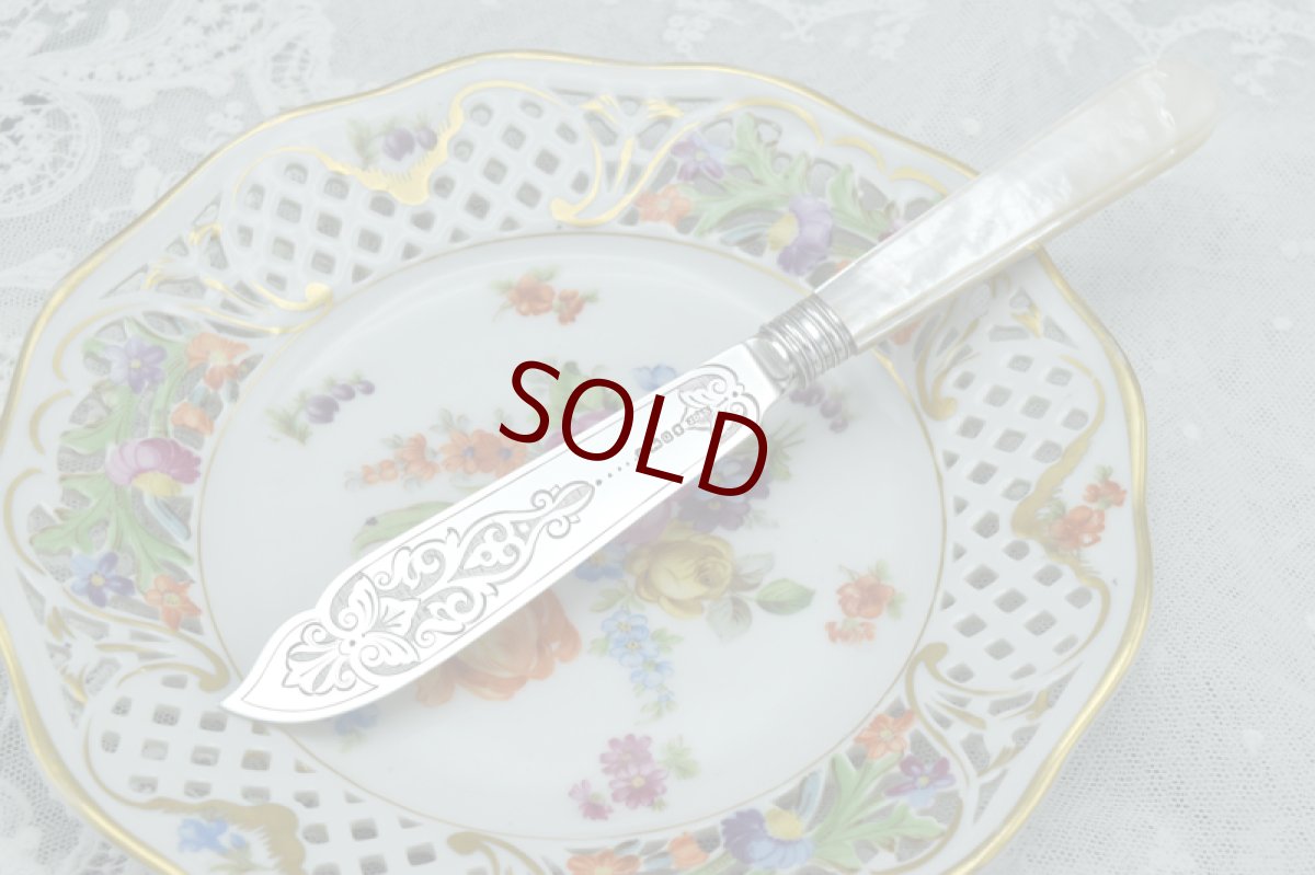 画像3: アンティークシルバー、アンティーク銀器純銀製（925）1883年　白蝶貝ハンドル　ヴィクトリアンデザイン　ペア バターナイフセット (3)